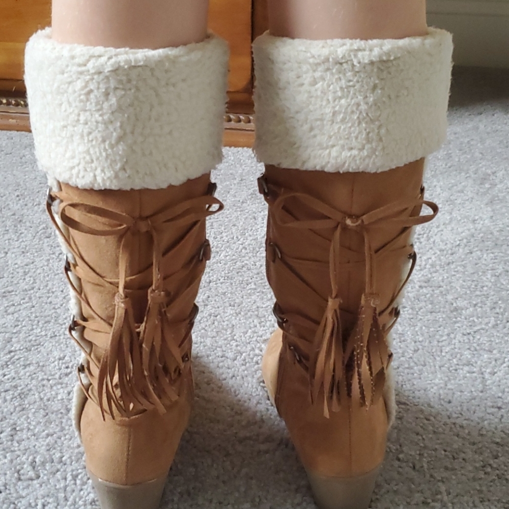 American Eagle size 1 Tan Suede Wedge Winter Boots